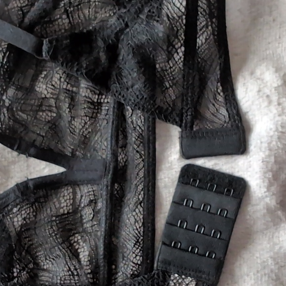 NWT LACE WIRELESS BRA, XS - Picture 9 of 14